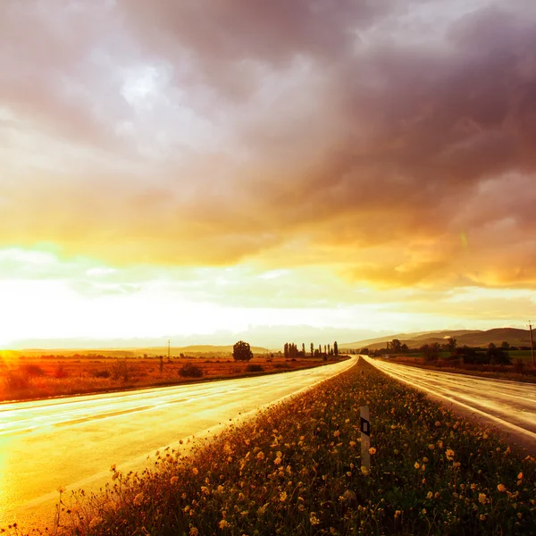 Wet road and sky — Stock Photo, Image