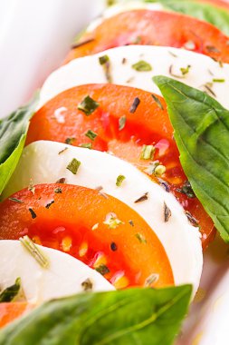Caprese salatası
