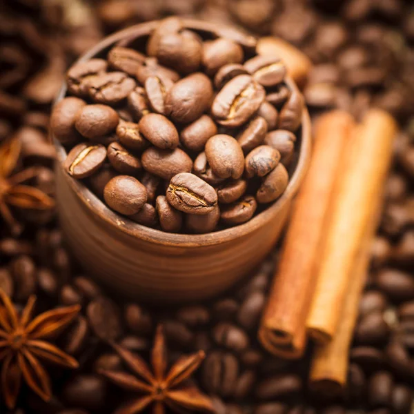 Kávébab csészében — Stock Fotó