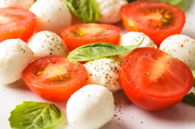 Caprese salatası
