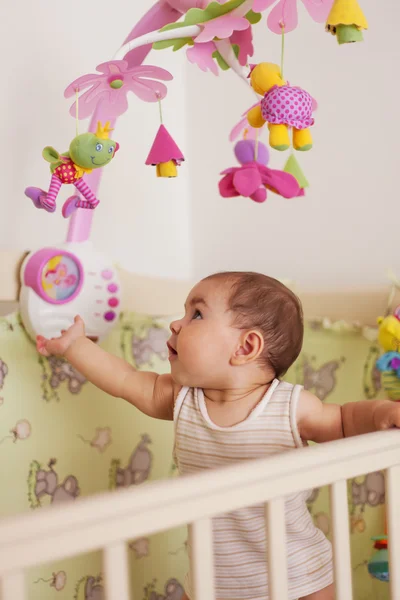 Baby bleibt im Bett — Stockfoto