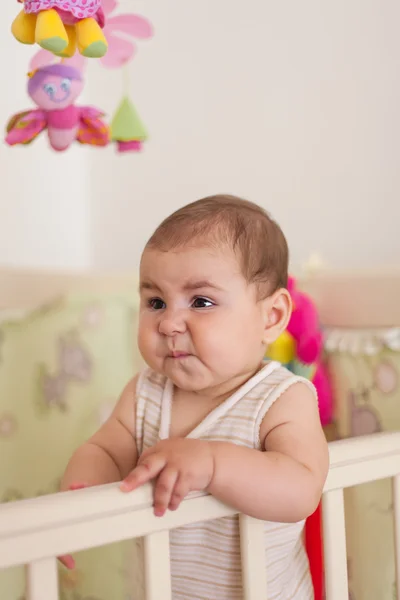 Baby bleibt im Bett — Stockfoto