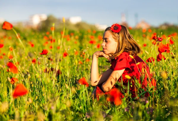 Girl in poppies — Stock Photo, Image