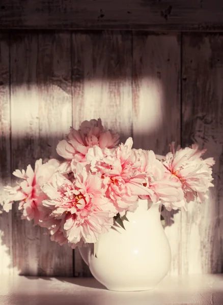 Still life with peonies — Stock Photo, Image