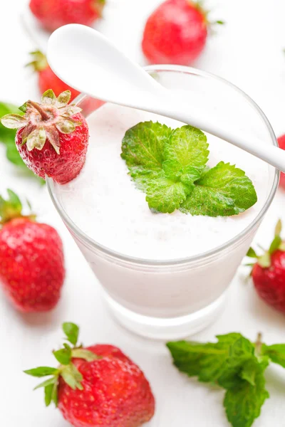 Strawberry yoghurt — Stock Photo, Image