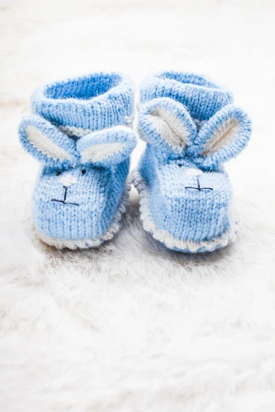 Gestrickte Babystiefel — Stockfoto