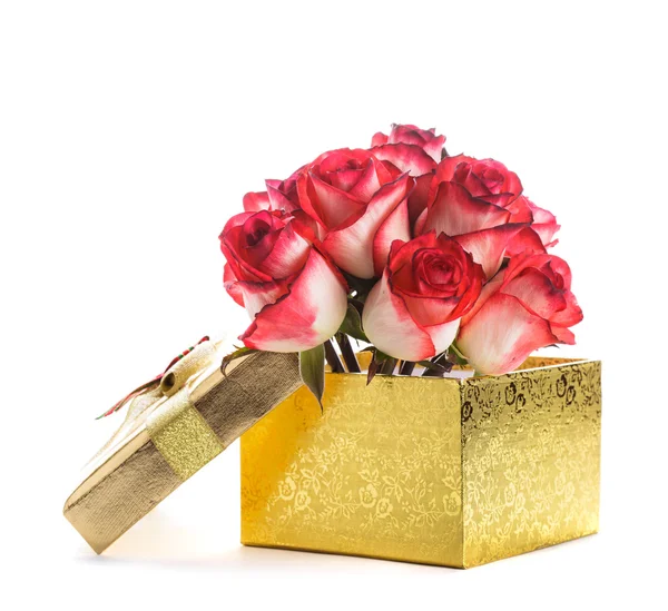 Coffret cadeau et bouquet de roses — Photo