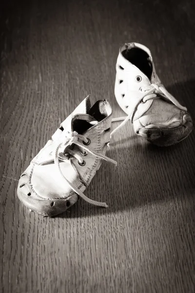 Old baby shoes — Stock Photo, Image