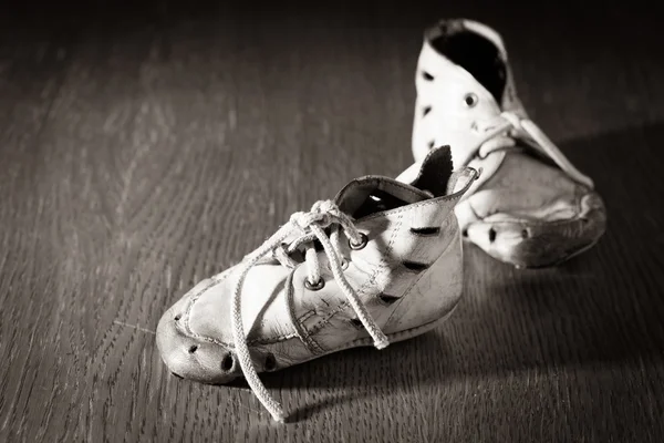 Sapatos de bebê velhos — Fotografia de Stock