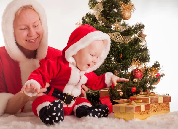 Christmas baby and mom — Stockfoto