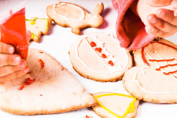 Desenhe em biscoitos de gengibre — Fotografia de Stock