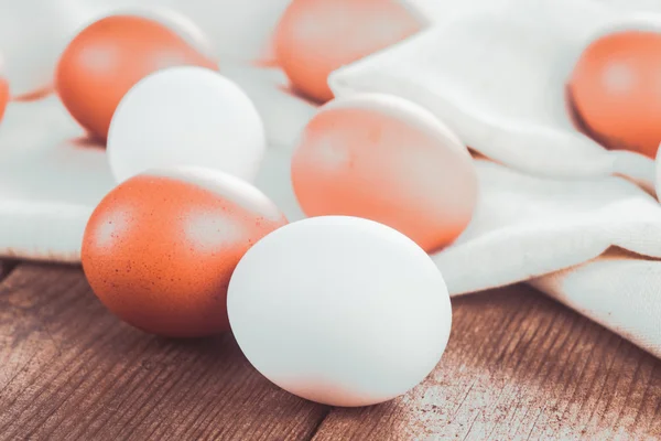 Huevos en textil — Foto de Stock