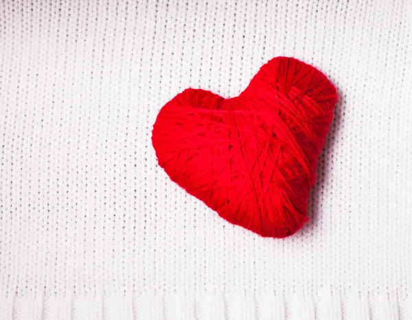 Corazón de hilo rojo — Foto de Stock