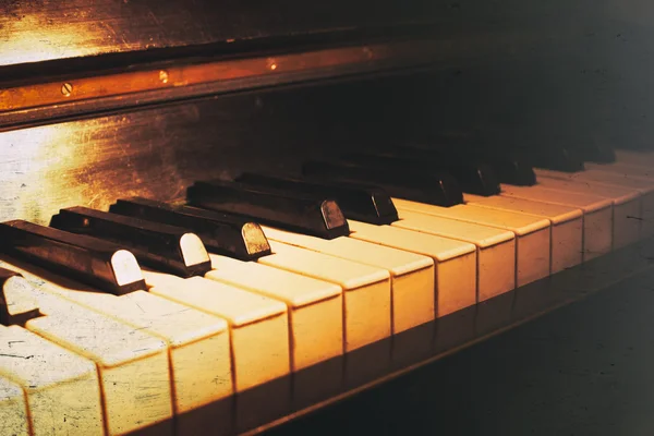 Vecchia tastiera per pianoforte — Foto Stock