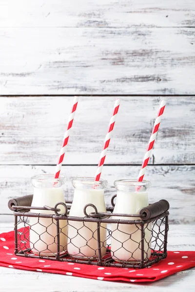 Leche en botellas — Foto de Stock