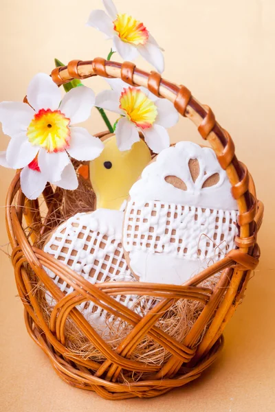 Easter cookies in basket — Stock Photo, Image