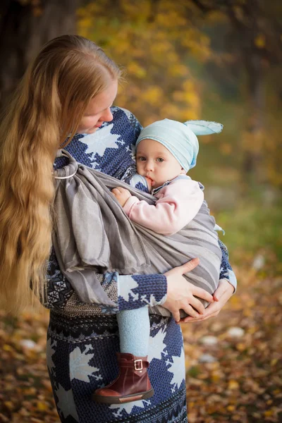 Çocuklu Anne — Stok fotoğraf