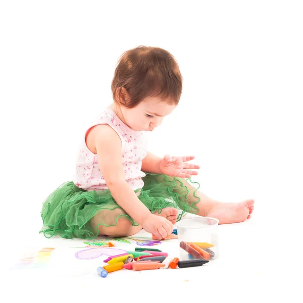 幼児の女の子塗料、紙の上 — ストック写真