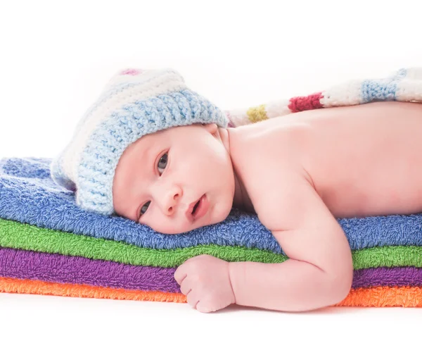 婴儿在毛巾上 — 图库照片