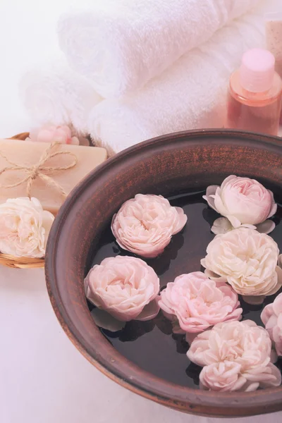 Spa met rozen — Stockfoto