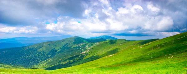 Panoramic view of Carpathian mountains — Stock Photo, Image