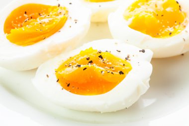 Taze haşlanmış yumurta.