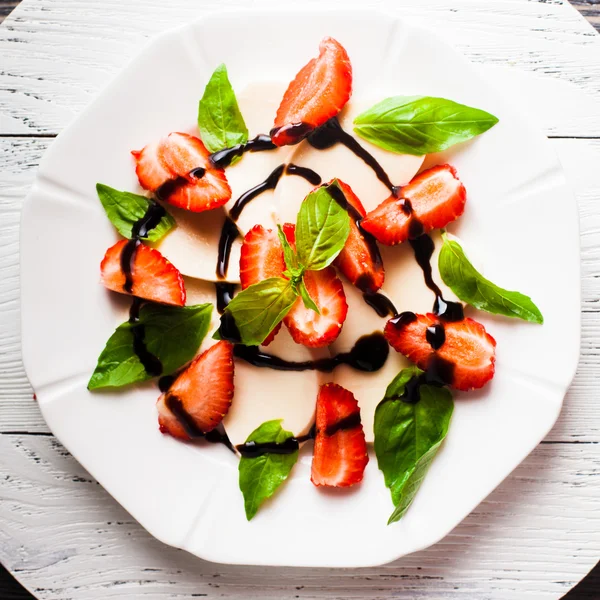 Strawberry salad — Stock Photo, Image