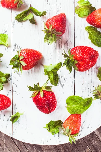 Strawberry and mint — Stock Photo, Image