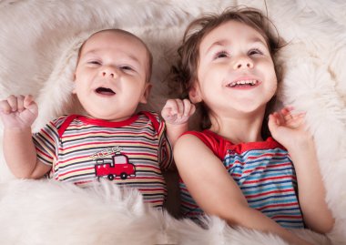 kız ve erkek kardeş