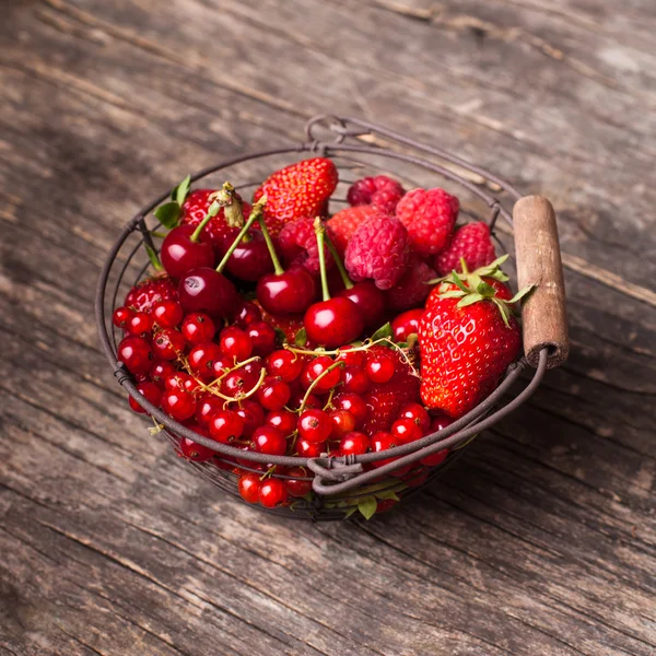 Kırmızı yaz meyve — Stok fotoğraf