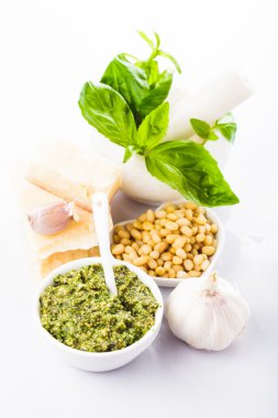 pesto sosu malzemeler