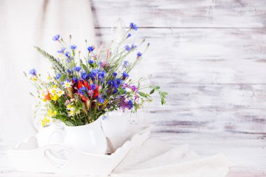 kır çiçekleri, şişeli