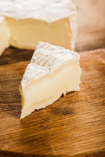 Camembert fetta primo piano — Foto Stock