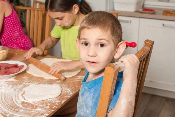 The little boy is preparing his favorite dish — Stock Photo, Image