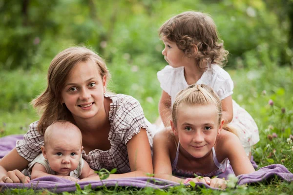 Lycklig familj — Stockfoto