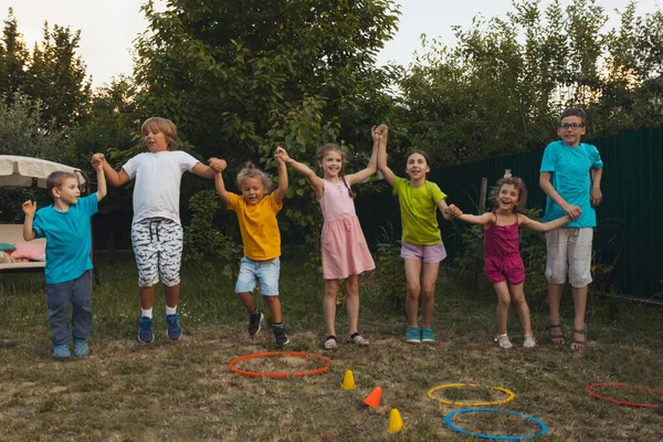 El evento deportivo para niños en el patio trasero — Foto de Stock