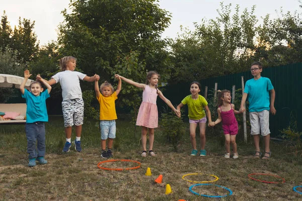 O evento esportivo para crianças no quintal — Fotografia de Stock