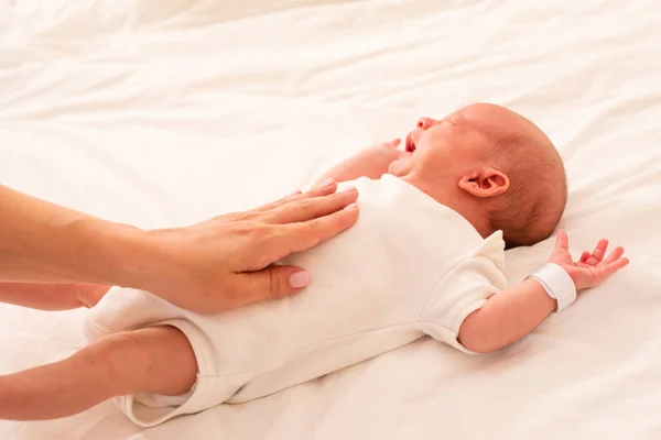 Mother is doing belly massage for newborn — Stock Photo, Image