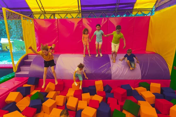 The children have a great time together in the trampoline park — Stock Photo, Image