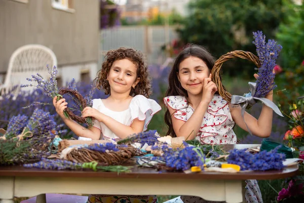 Girls Make Homemade Lavender Wreaths Decor Home Present — Stock Photo, Image