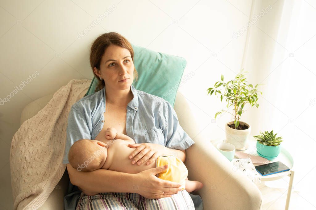 The young mom wants to breastfeed her newborn baby but have breast pain