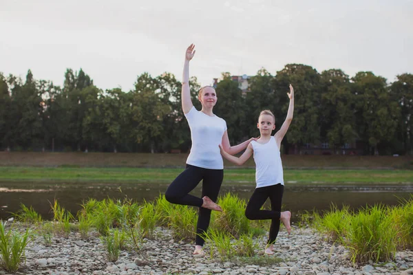 Son Mother Doing Exercises Park River —  Fotos de Stock