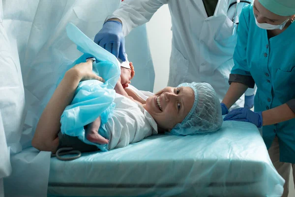 Mother Holds Newborn Baby Hospital Seconds Birth — стоковое фото