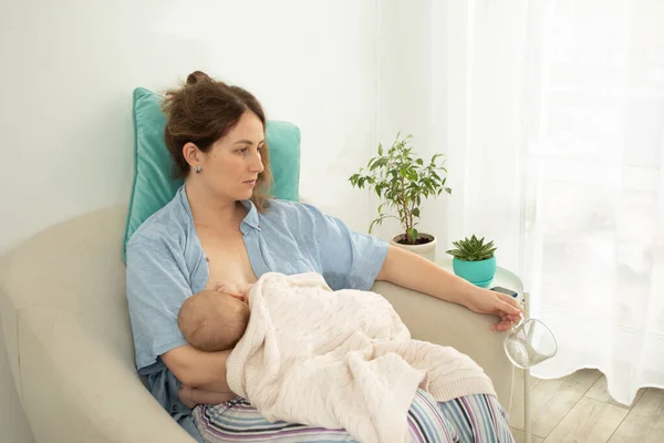Woman Drink Water Process Breastfeeding Newborn Baby Comfortable Supported Breastfeeding — Stock Photo, Image