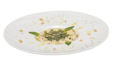 otlar ve sedir fındık üzerinde whit ile lezzetli risotto yemek fotoğrafı