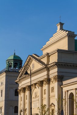 Varşova, Polonya. Saint anne neoklasik kilisede eski kasaba quart
