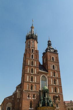 St Mary's Basilica (Mariacki Kilisesi) - ünlü tuğla Gotik chur