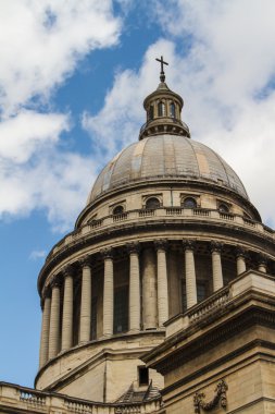 Paris'te bina Panteon