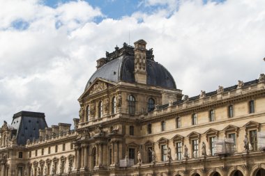 Parijs - juny 7: louvre Voortbouwend op juny 7, 2012 in museum de Leuvre