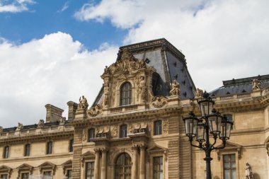 Parijs - juny 7: louvre Voortbouwend op juny 7, 2012 in museum de Leuvre